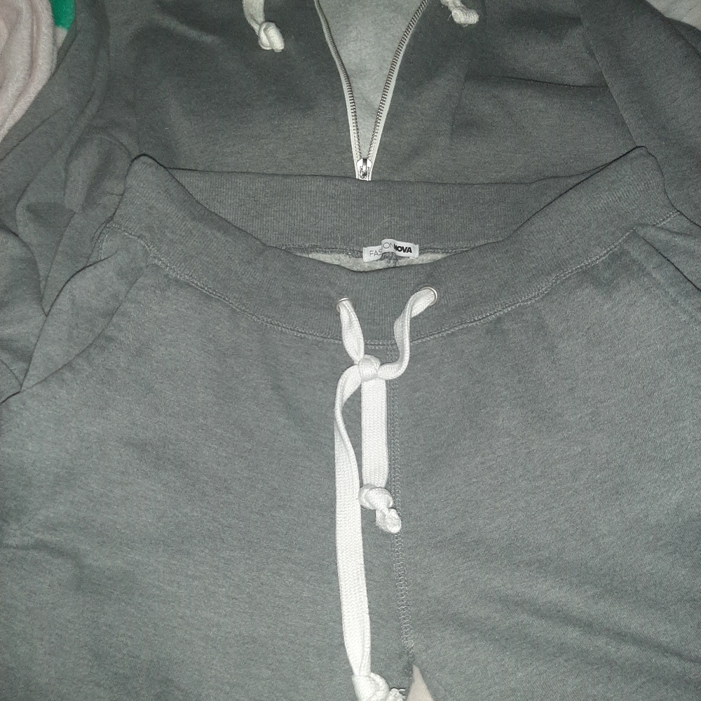 Classic Gray Zip Hoodie with Drawstring - Picture 6 of 12